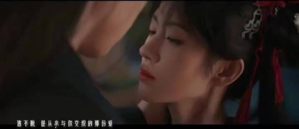 张云龙单手包住鞠婧祎的头，CP感藏不住