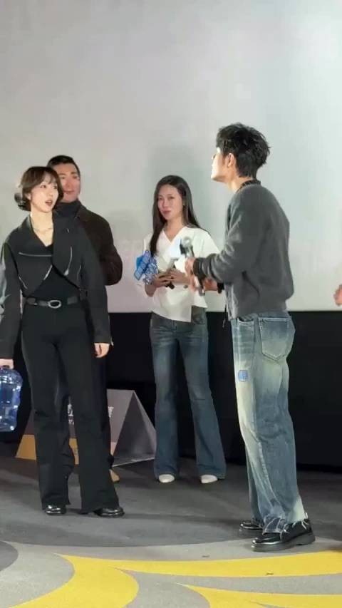 姜妍合照没有肖战，小城良方朗朗乾坤