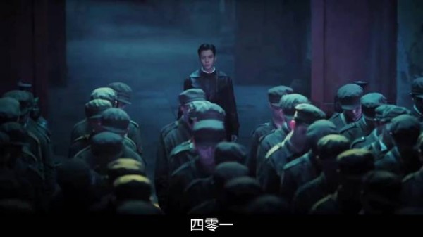 大爷出手硬怼诡异黑影,失控场面太窒息