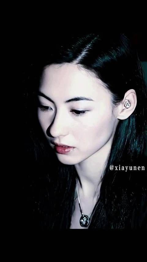 张柏芝大光明盘发配红唇 骨相美高定脸每张适合当壁纸