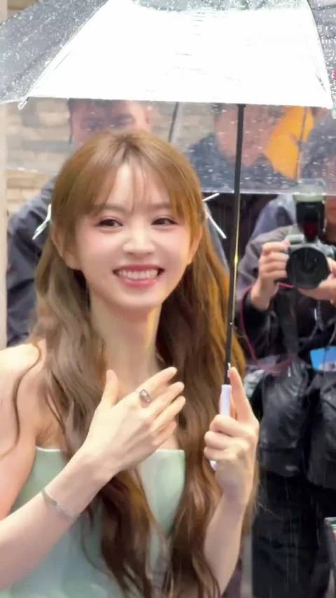 田曦薇 一大早就美我一大跳！ 生图过分权威了啊，美神！（cr水印）