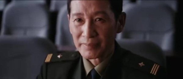 老戏骨真的就是老戏骨 一个眼神就看得我头皮发麻啊！