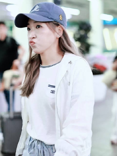20261028|刘诗雯 SZX 到达 好久不见 特别美萌@刘诗雯Sunny ·