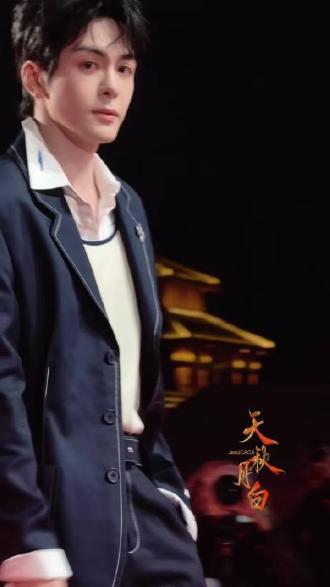 贵气的小王子,走路都感觉带着香气