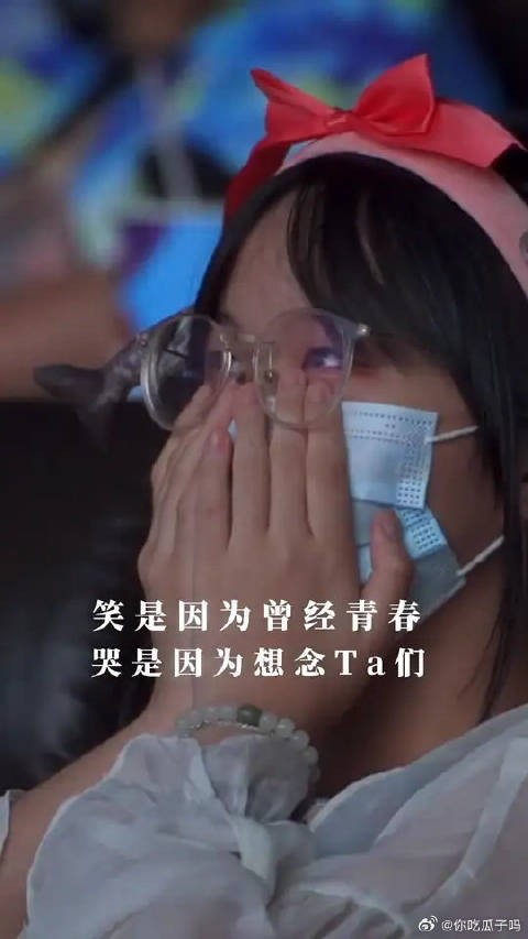 时间带走了青春，却留下了两样东西：一个是回忆，一个是你们