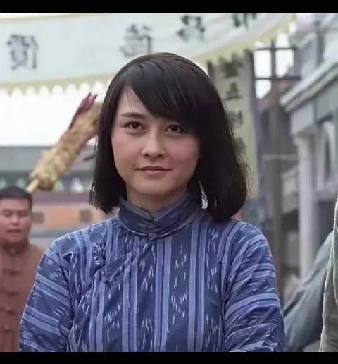厉娜歌手出道早期拍戏 换发型后剧照神似张延