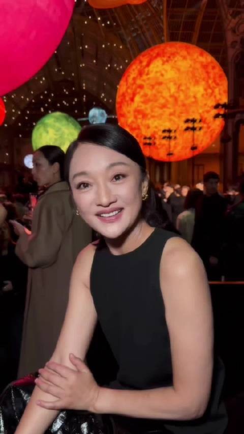 50岁出头的周岁，依然年轻漂亮