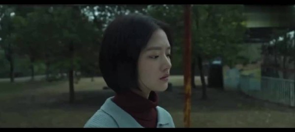 深夜听悲伤逆流成河，擦肩而过成两种人生