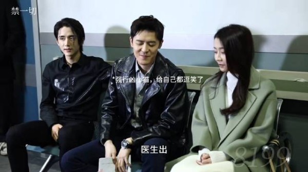 博哥装生气逗小猫又安慰群演慢慢说词