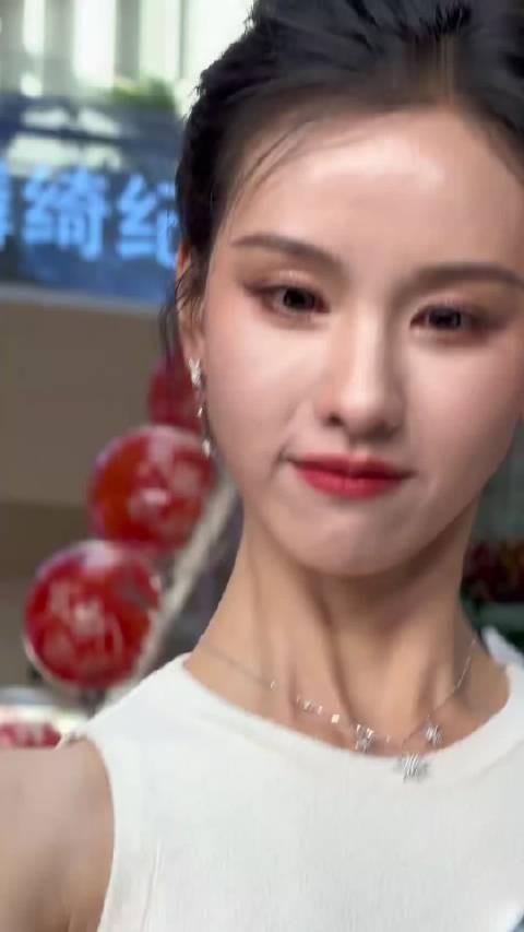 陈都灵头骨小震撼，鞠婧祎脸自带磨皮