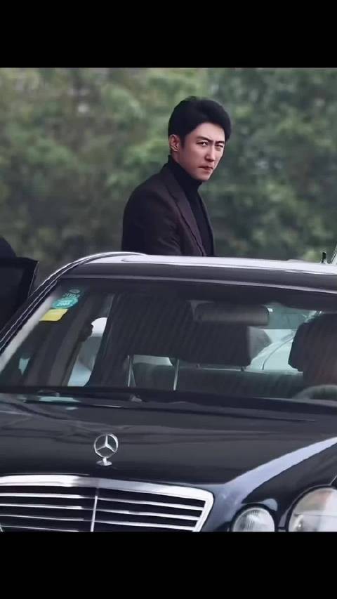 叱咤风云的商界大佬,你的卢云翔是看起来能解决所有问题的霸总欧巴